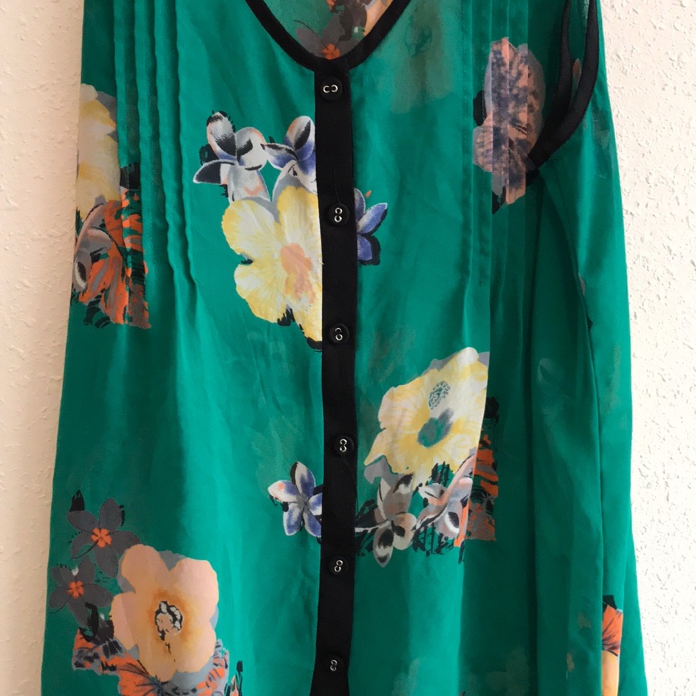 Button up tank - Picture 3 of 3